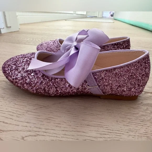 Kailee P. 
Girls Rock Glitter Mary Jane Ballet Flats with Satin Bow
Size 11 - Picture 3 of 8